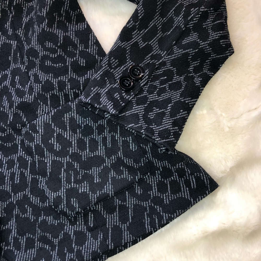 Blazer - Picture 6 of 8